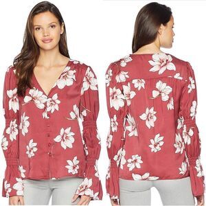 NWT Cupcakes And Cashmere Christa V-Neck Top M